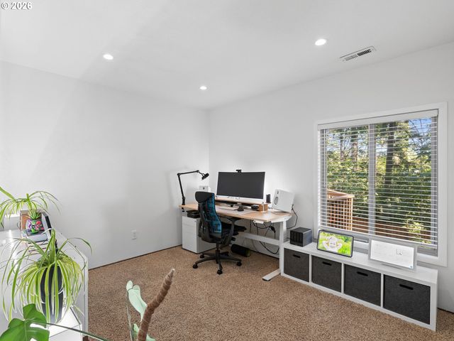 9650 Sw VENTURA Ct, Portland, OR 97223
