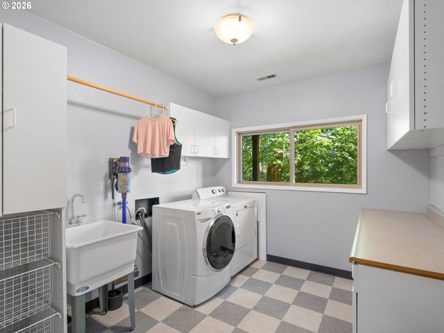 9650 Sw VENTURA Ct, Portland, OR 97223