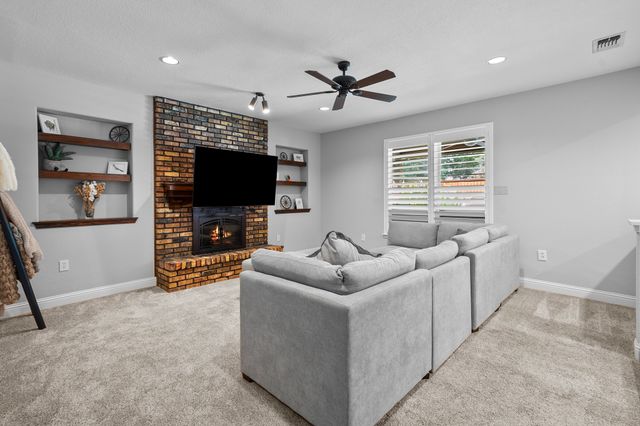 3621 Welwyn Way Drive, Bedford, TX 76021