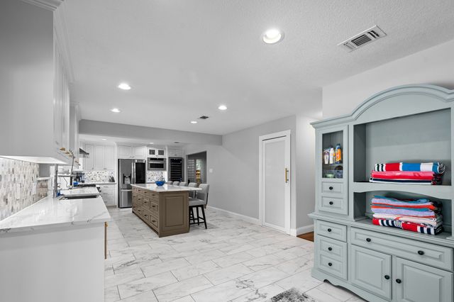 3621 Welwyn Way Drive, Bedford, TX 76021