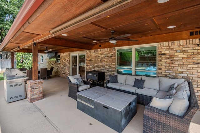 3621 Welwyn Way Drive, Bedford, TX 76021