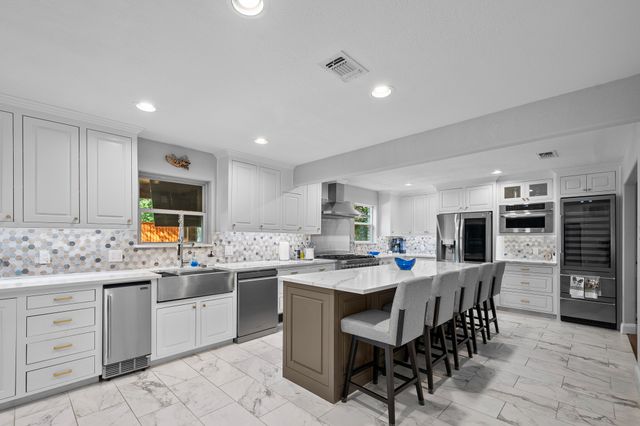 3621 Welwyn Way Drive, Bedford, TX 76021