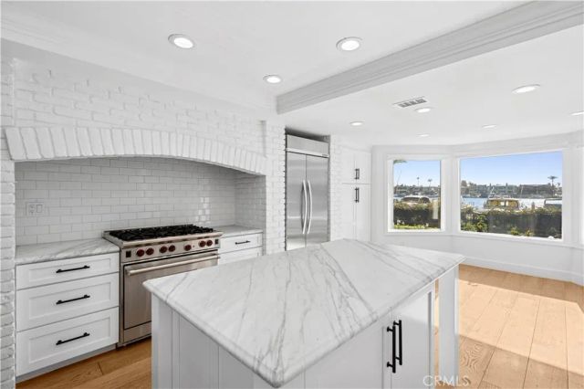 2572 Bayshore, Newport Beach, CA 92663