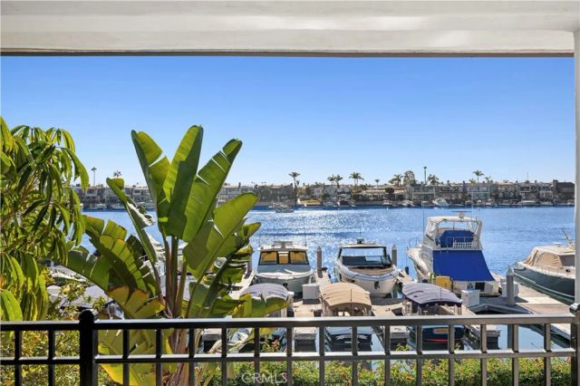 2572 Bayshore, Newport Beach, CA 92663