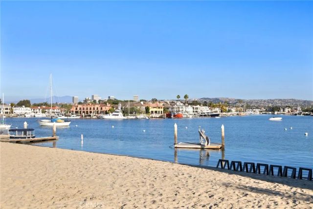 2572 Bayshore, Newport Beach, CA 92663