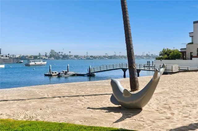 2572 Bayshore, Newport Beach, CA 92663
