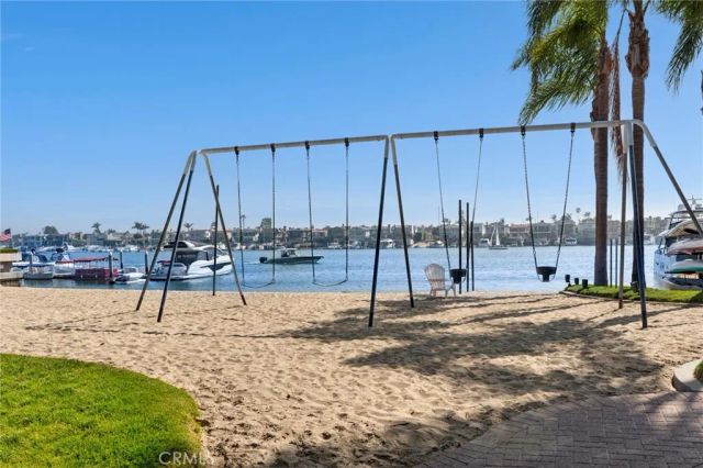 2572 Bayshore, Newport Beach, CA 92663