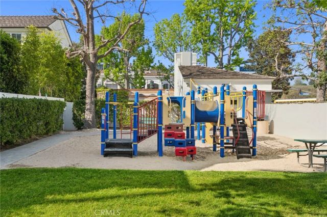 2572 Bayshore, Newport Beach, CA 92663