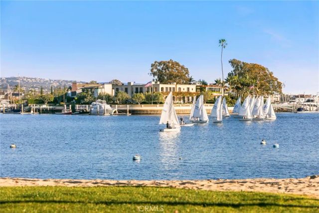 2572 Bayshore, Newport Beach, CA 92663