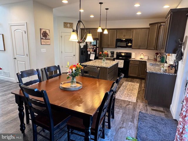195 SCARLET OAK DR, Etters, PA 17319