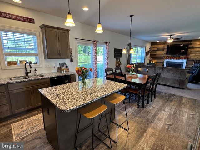 195 SCARLET OAK DR, Etters, PA 17319