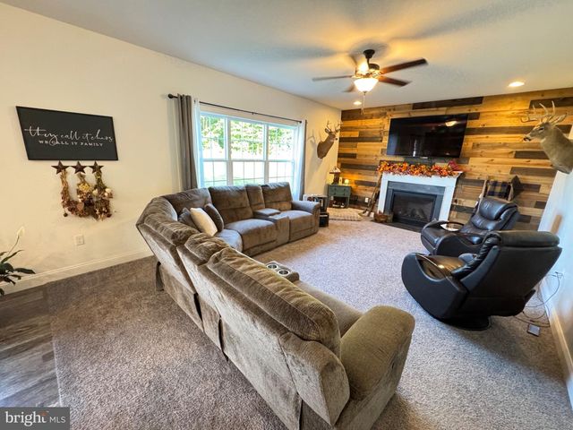 195 SCARLET OAK DR, Etters, PA 17319