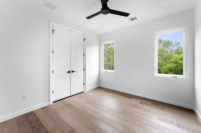 3204 Lyons RD 2, Austin, TX 78702