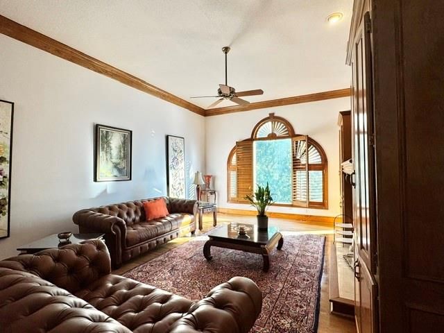 4108 NE Courtney Drive, Lee's Summit, MO 64064
