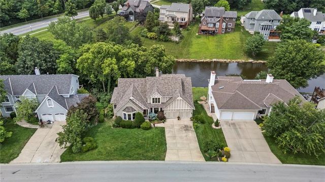 4108 NE Courtney Drive, Lee's Summit, MO 64064