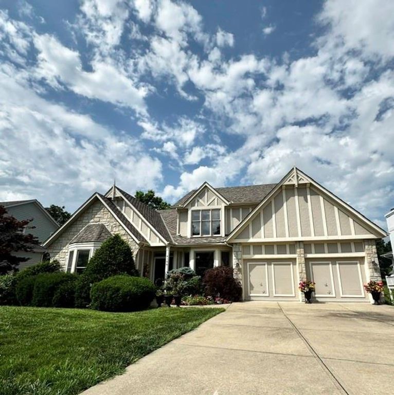 4108 NE Courtney Drive, Lee's Summit, MO 64064