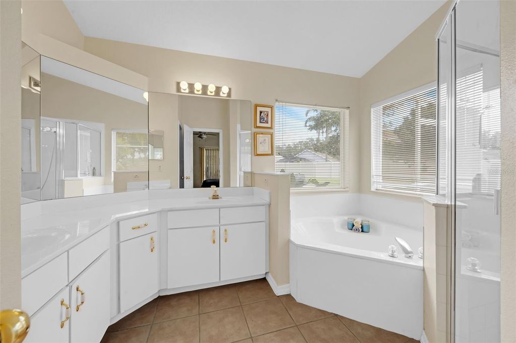 Image 20 of property listing at 4919 JETTON DRIVE, Orlando, FL 32837