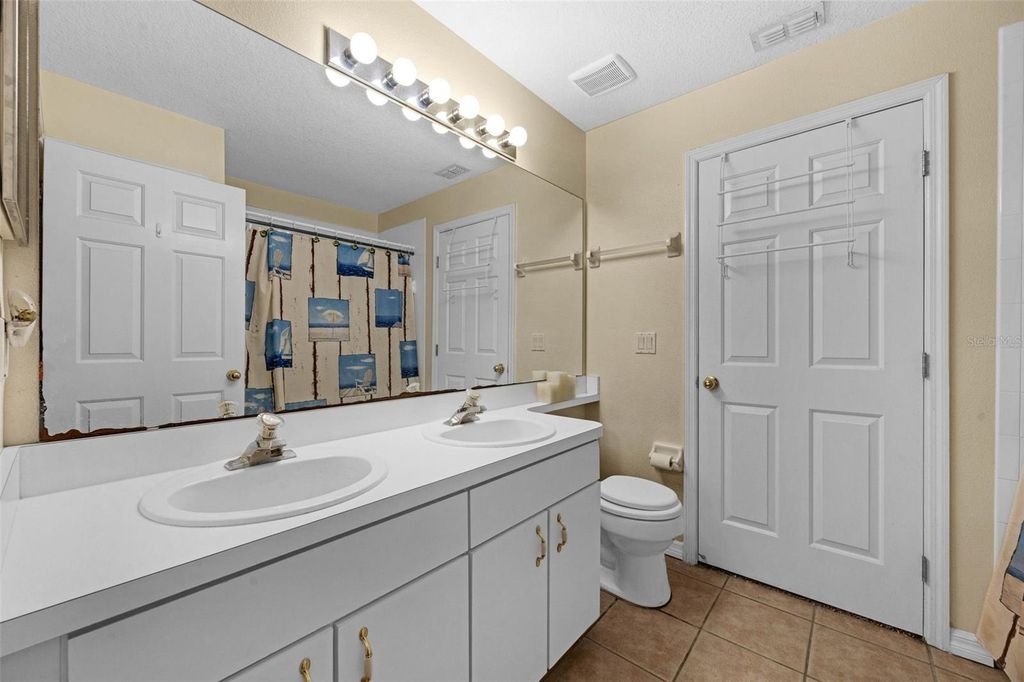 Image 22 of property listing at 4919 JETTON DRIVE, Orlando, FL 32837