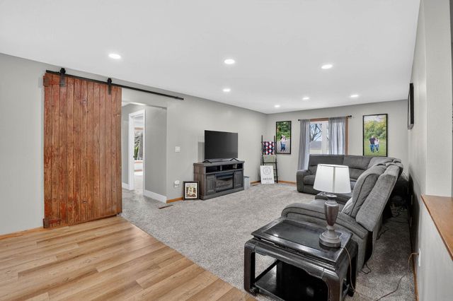 116 Dawn Drive, Elk Run Heights, IA 50707