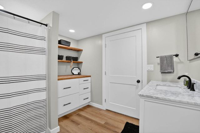 116 Dawn Drive, Elk Run Heights, IA 50707