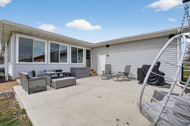 116 Dawn Drive, Elk Run Heights, IA 50707