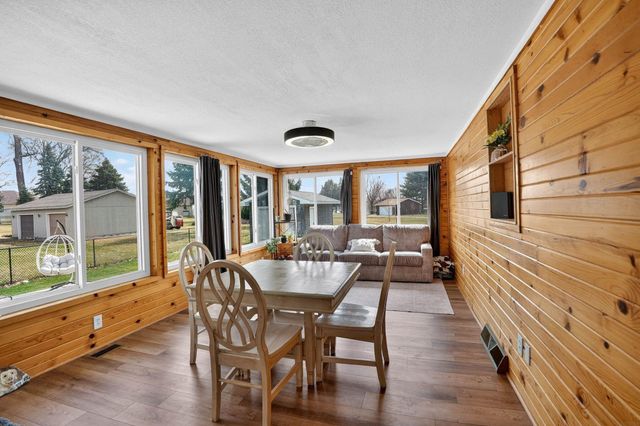 116 Dawn Drive, Elk Run Heights, IA 50707