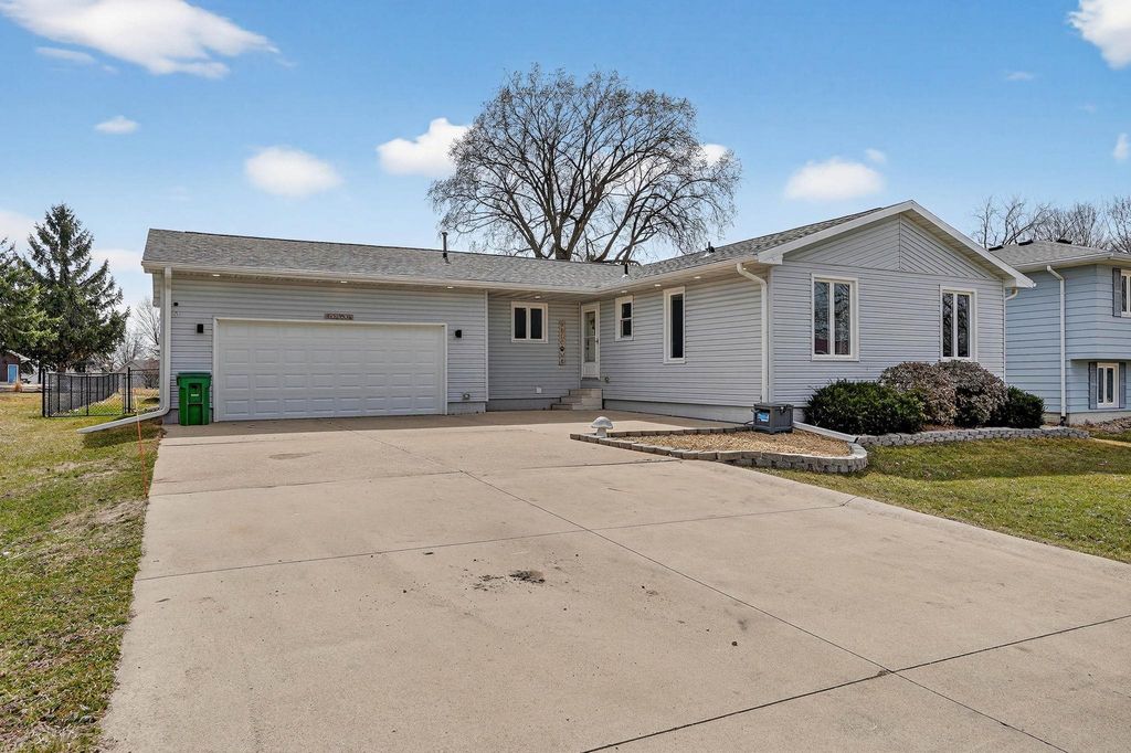 116 Dawn Drive, Elk Run Heights, IA 50707