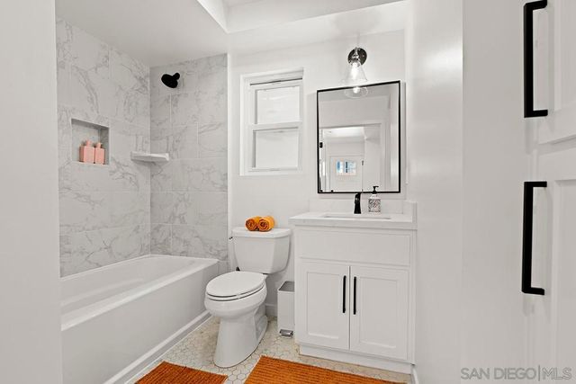 3021 B, San Diego, CA 92102