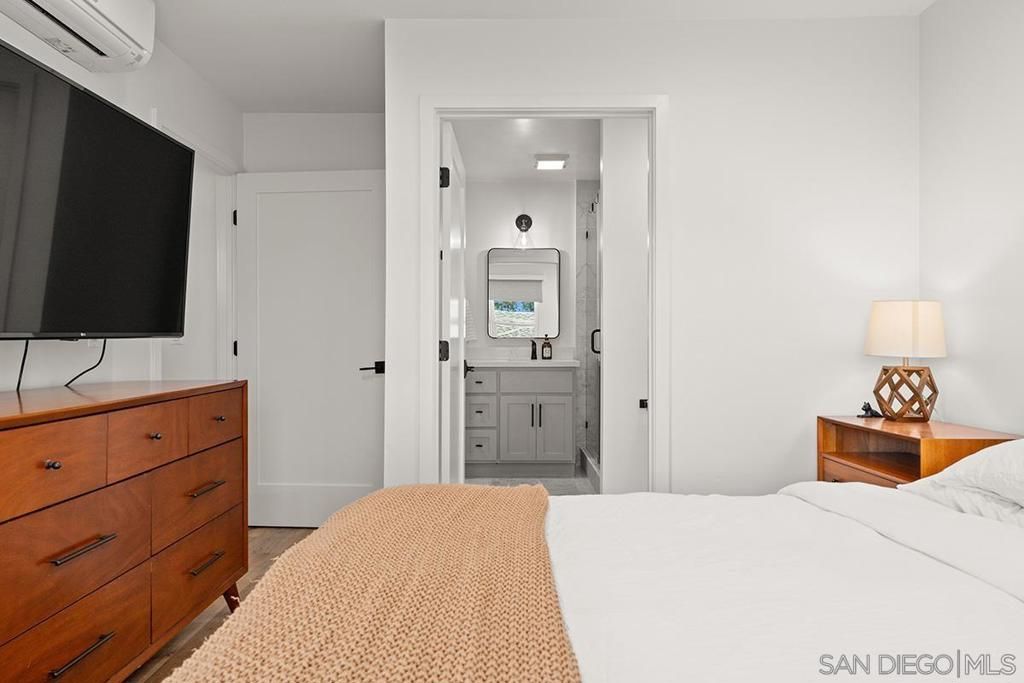 Image 35 of property listing at 3021 B, San Diego, CA 92102