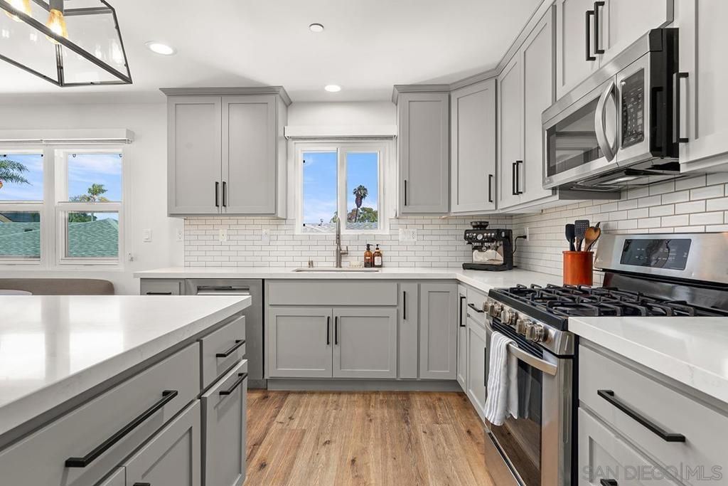 Image 5 of property listing at 3021 B, San Diego, CA 92102