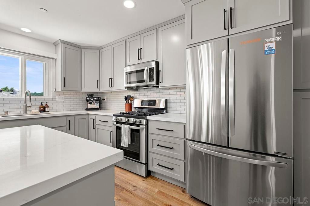 Image 8 of property listing at 3021 B, San Diego, CA 92102