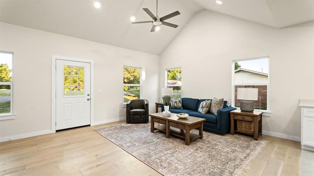 1831 Rockford Drive, Eufaula, OK 74432
