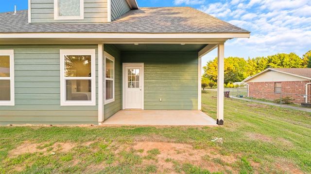 1831 Rockford Drive, Eufaula, OK 74432