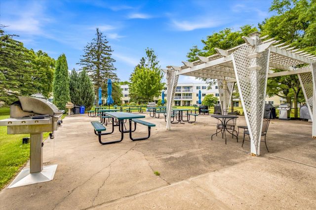 132 Demont Avenue 221, Little Canada, MN 55117