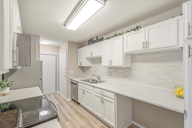 132 Demont Avenue 221, Little Canada, MN 55117