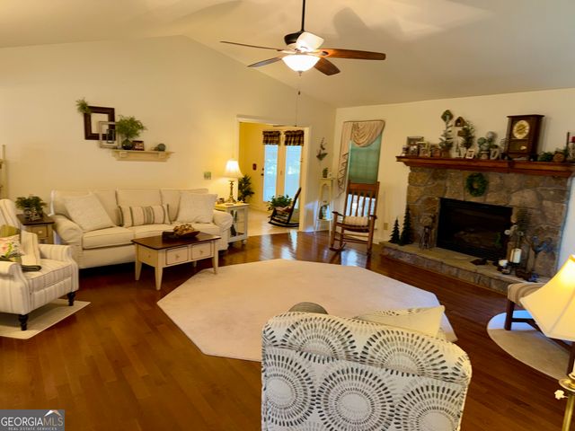 733 Woodland Way, Dewy Rose, GA 30634