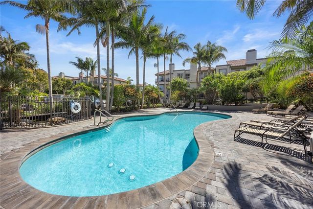 19256 Seabrook Lane, Huntington Beach, CA 92648