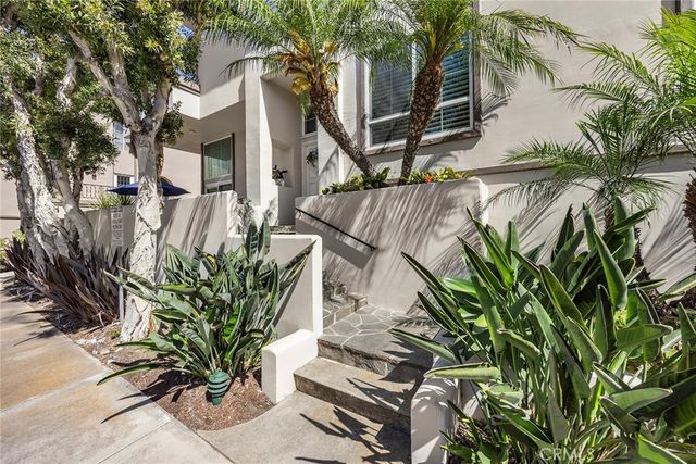 19256 Seabrook Lane, Huntington Beach, CA 92648