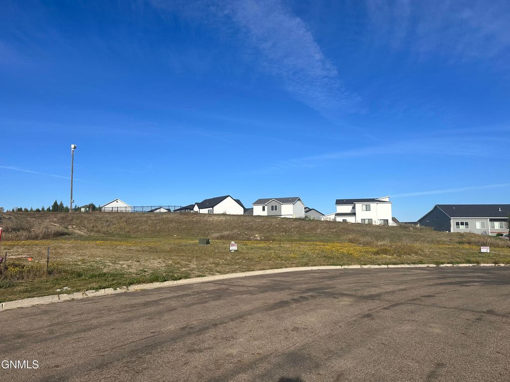 4807 Marsh Hawk Drive, Bismarck, ND 58503