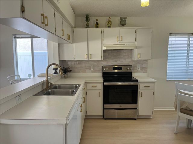 2930 SHANNON CIR, Palm Harbor, FL 34684