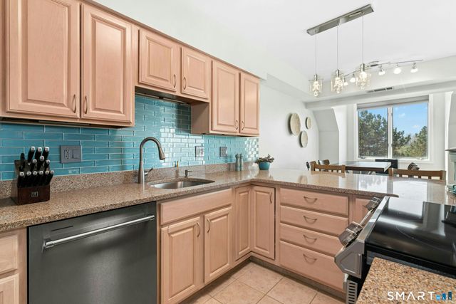 833 Popes Island Road 833, Milford, CT 06461