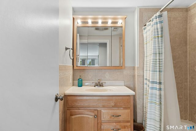 833 Popes Island Road 833, Milford, CT 06461