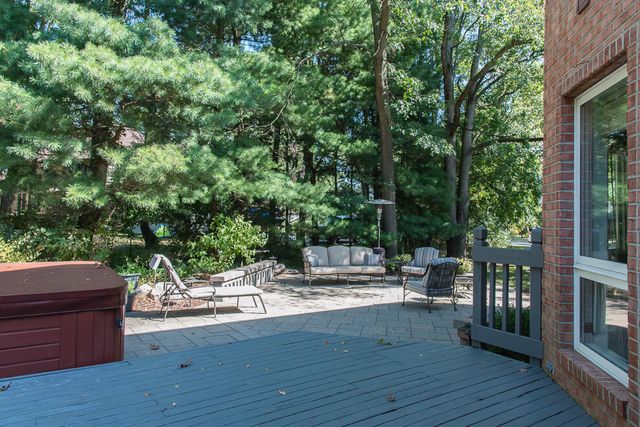 8551 Old Stone Circle, Kalamazoo, MI 49009