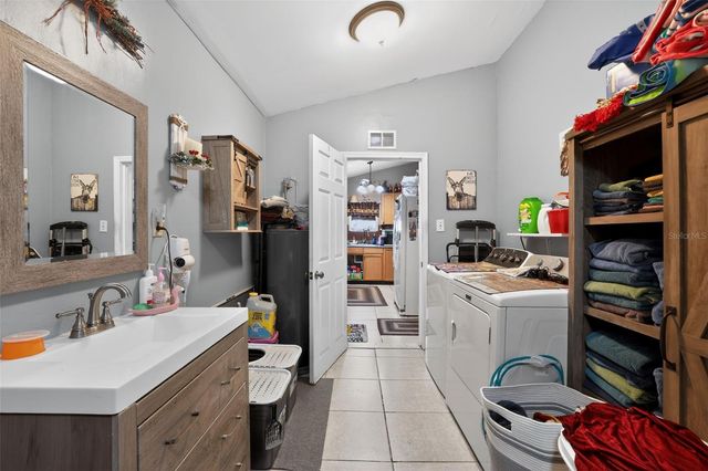702 NW 3RD STREET, Mulberry, FL 33860