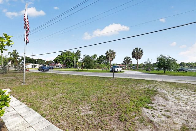 702 NW 3RD STREET, Mulberry, FL 33860