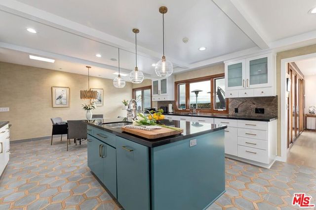 1334 Charmel Place, Pacific Palisades, CA 90272