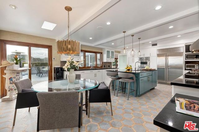 1334 Charmel Place, Pacific Palisades, CA 90272