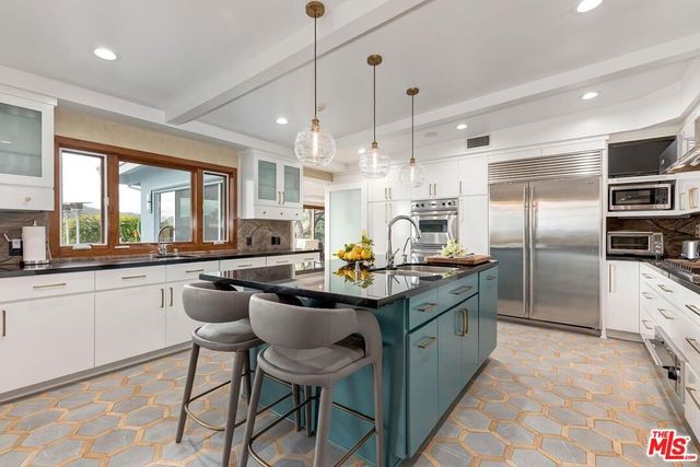 1334 Charmel Place, Pacific Palisades, CA 90272