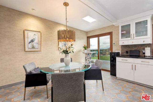 1334 Charmel Place, Pacific Palisades, CA 90272