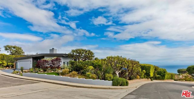 1334 Charmel Place, Pacific Palisades, CA 90272
